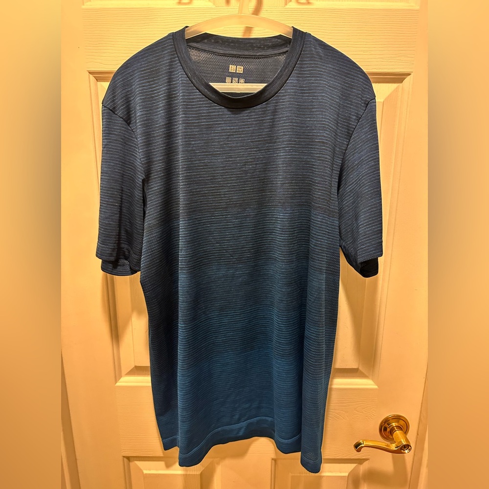 Uniqlo Men's Navy Short Sleeve Tee